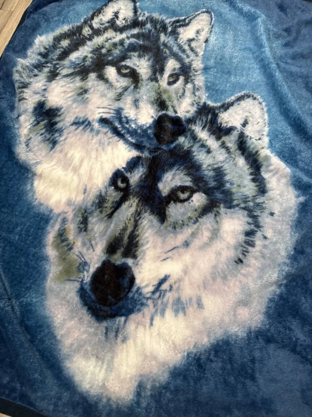 Wolf Design Blue Throw Blanket 100% Polyester Boutique Collection 60